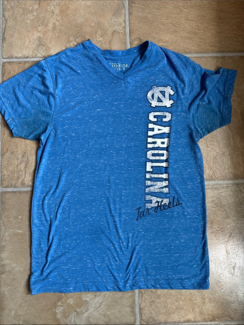Classic UNC University of North Carolina Tar Heels Blue V-Neck T-Shirt Size L